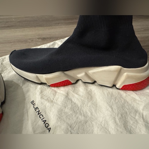 Balenciaga speed sneakers in black and red - Picture 7 of 8